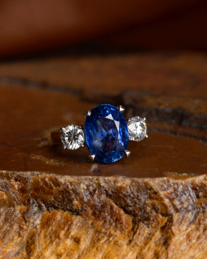 Anell Safir Burma natural 7,10 ct - dos diamants GVVS2 